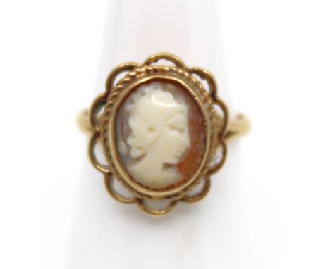 9ct Yellow Gold Cameo Ring  The ring contains a Cameo that measures approx. 12mm x 9mm.  The ring is hallmarked "9 375" for 9