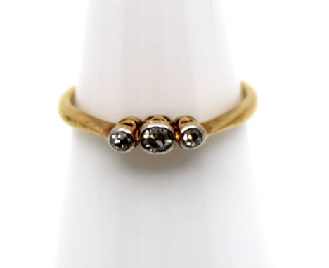 18ct Yellow Gold and Platinum Three Stone Trilogy Diamond Ring The ring contains three Round Brilliant Cut Diamonds. The cent