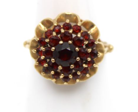 9ct Yellow Gold Garnet Cluster Ring  The ring is hallmarked "9 375" for 9ct Gold.  The ring contains a centre Round Brilliant