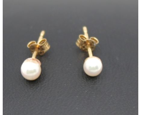 Pair of 9ct Gold Cultured Pearl Earrings  The Cream Coloured Cultured Pearls measure between approx. 3.50mm-3.75mm.  The Pear