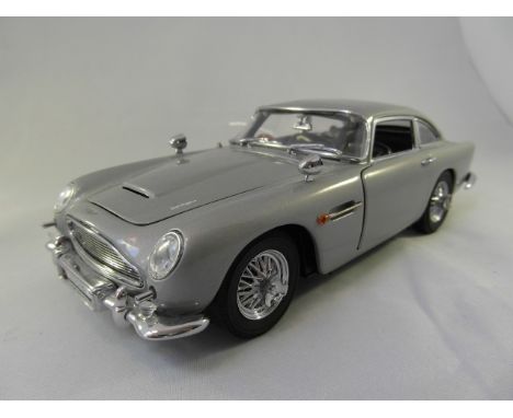 Franklin Mint James Bond Aston Martin DB5 scale model with papers