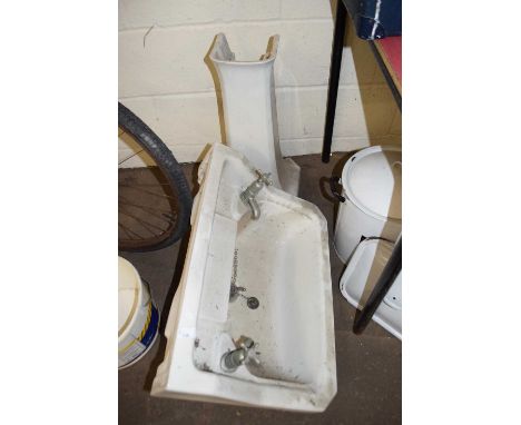 Ceramic basin and pedestal