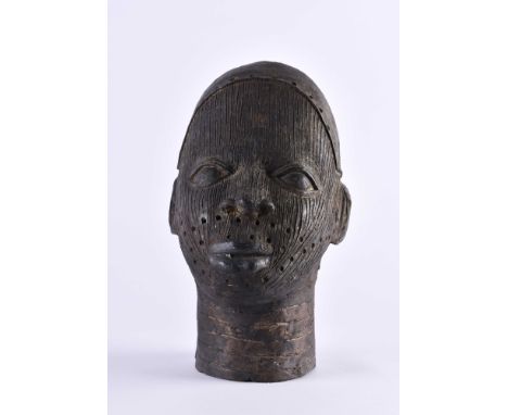 Niger/Benin Bronze AfrikaBronze, H: 30 cm, Gewicht ca. 2890 g, Provenienz: Nachlass Dr. Alexander Arnot (1931-2023).Diplomat 