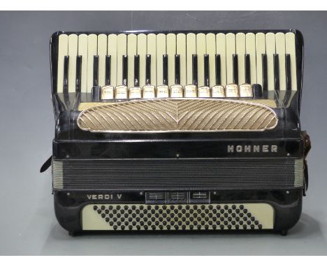 Hohner Verdit V120 bass piano accordion with 11 treble couplers and 3 bass couplers, in black gloss finish&nbsp;