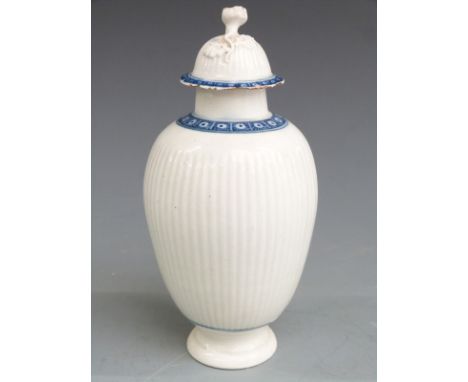 First period Worcester pedestal caddy/cover vase with blue crescent mark to base, H16.5cm&nbsp;