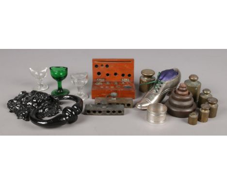 A variety of collectables. To include large lion knocker, brass weights and pin cushion.  