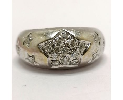18ct hallmarked white gold ring with diamond set star design - size N &amp; 5.5g total weight 