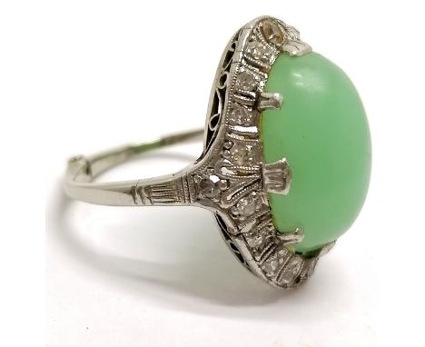 Unmarked white gold Art Deco diamond / cabochon jade stone set ring with unusual hinged (with catch) shank - approx size N½ &