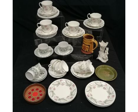 Qty of vintage teaware inc Susie Cooper Wild strawberry, Upsala-ekeby (Sweden), Hornsea etc 