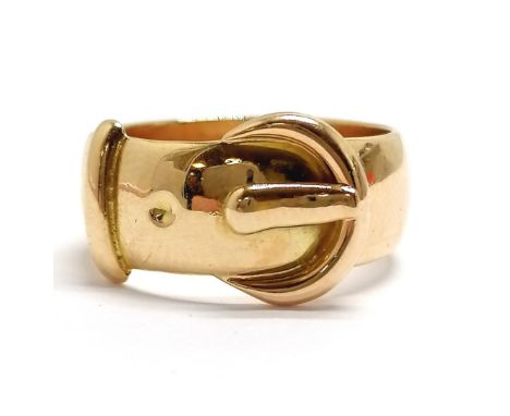 18ct hallmarked gold buckle ring by H Ltd - size O/O½ &amp; 8.5g 