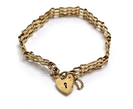 9ct hallmarked gold 3 bar gate link bracelet with heart padlock clasp - 5.1g ~ SOLD IN AID OF STALBRIDGE COMMUNITY CHARITY 