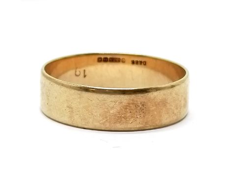 9ct hallmarked gold band ring by D&amp;BS - size S &amp; 2.7g (approx 5.5mm wide) 