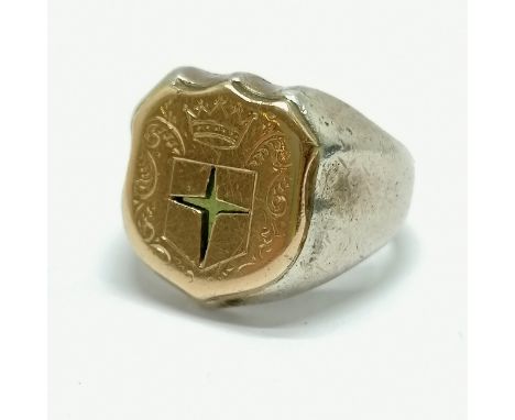 Antique unmarked silver &amp; gold fronted signet ring with unusual cut out cross detail with green hardstone mounted to the 