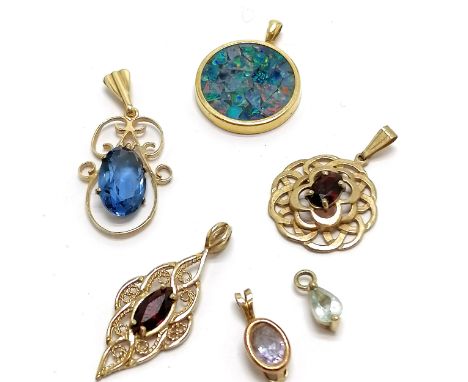 6 x gold marked pendants (14ct opal - 2cm drop) rest are 9ct inc garnet etc - total weight (6) 5.5g 