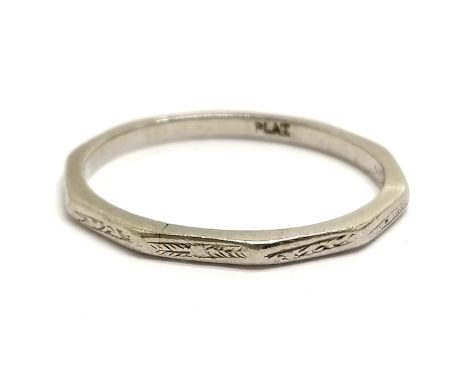 Platinum marked band ring with decagonal detail to front - size P &amp; 2.7g 