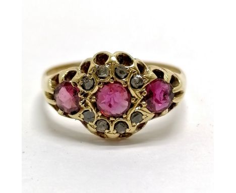 Antique 18ct hallmarked gold (marks rubbed) ruby &amp; diamond ring - size R &amp; 3.5g ~ has some wear to the centre stone 