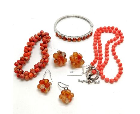 Silver orange stone set bangle (6cm internal across &amp; 19.8g total weight) t/w strand of coral beads etc 