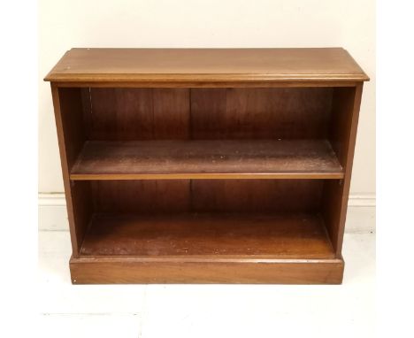 Antique mahogany bookcase fitted with single shelf, some surface scratches but overall good used condition. 104 cm wide x 34 