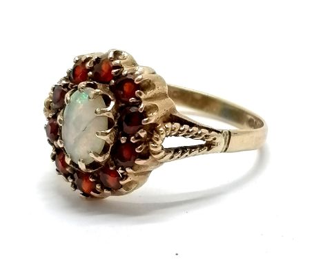 9ct hallmarked gold opal &amp; garnet cluster ring - size R &amp; 3.1g total weight ~ the opal has a crack 