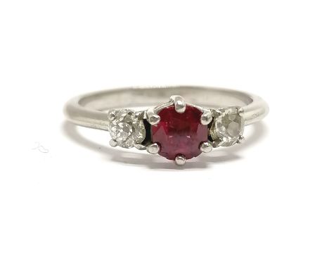 Unmarked platinum ruby / diamond ring - size M &amp; 3.8g total weight 