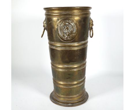 SCHIRMSTÄNDER/STOCKSTÄNDER,Niederlande, Historismus Epoche, Messing, ausgestellt getreppter Stand, Konuskorpus mit 4 angedeut