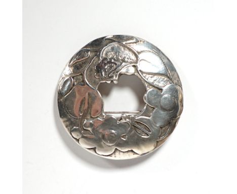 DESIGNERBROSCHE, Manuf Eivind Hillestad/Norwegen,1910er/20er Jahre, runde Grundform, Blütenrelief, MZ, Beschau, numm K 50, ca