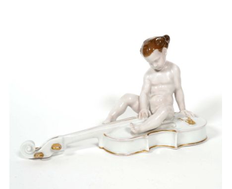 LIEBERMANN, Ferdinand (*1883 Judenbach †1941 München)für Porzellanmanuf. Rosenthal, junger Beethoven auf Geige, pastellfarben