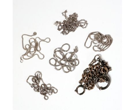 KETTENKONVOLUT, meist Venezianer,bestehend aus: 3 Gliederketten (1 Verschluß fehlt), 925er-Silber; 2 Gliederketten (1x geriss