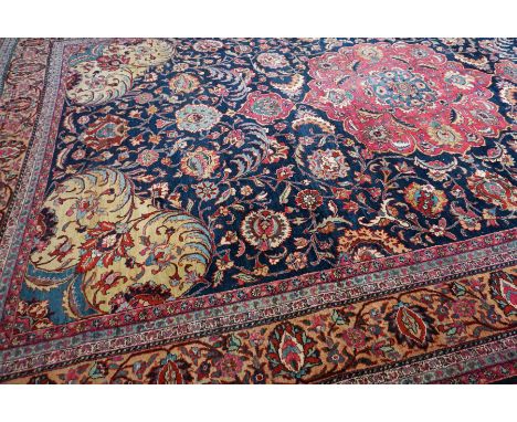 GROßER TEPPICH, Heriz, alt,ca. 535 x 332 cm = 17,76 m², alt restauriert