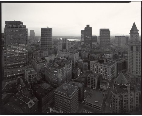 Nicholas Nixon (Detroit 1947 – lebt in Brookline, Massachusetts). „View of Boston from Commercial Wharf“, Massachusetts. 1975