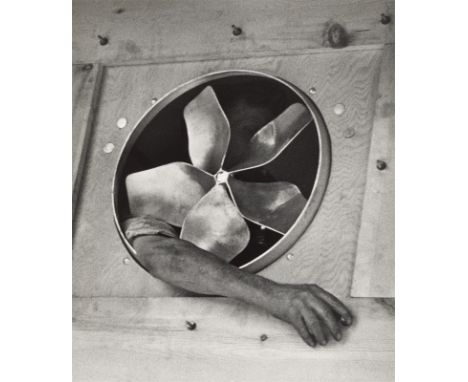 André  Kertész (Budapest 1894 – 1985 New York). Arm and Ventilator, New York. 1937Silbergelatineabzug, 1973.  23,2&nbsp;×&nbs