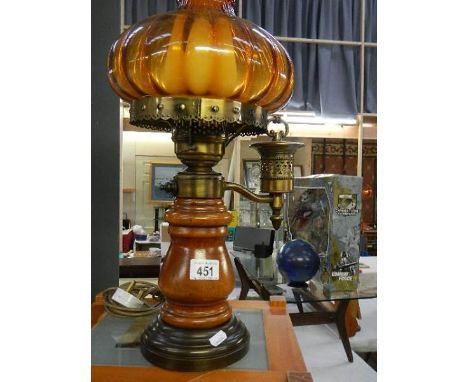 A table lamp.*Condition report*Wooden centre with artificially patinated brass fittings. No damage to glass parts. Wiring unc