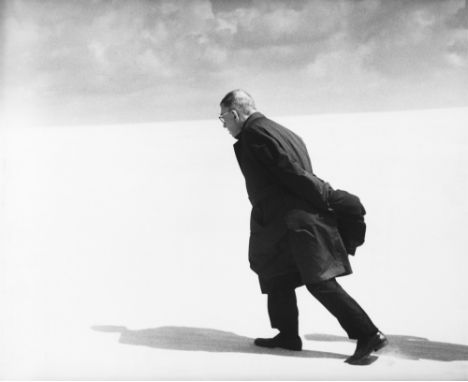 (See English version below)Antanas Sutkus (Kluoniskiai, Litauen 1939 – lebt in Vilnius, Litauen). Jean-Paul Sartre in Lithuan