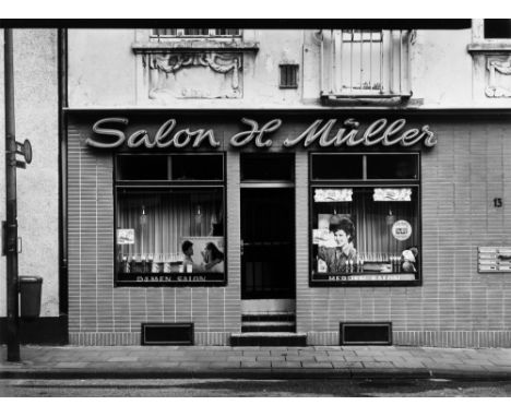 (See English version below)Tata Ronkholz (Krefeld 1940 – 1997 Hürth-Kendenich). Köln-Mülheim, Berliner Strasse 913, aus der S