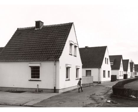 (See English version below)Wilhelm Schürmann (Dortmund 1946 – lebt in Aachen). „Kohlscheid“. 1978Vintage. Silbergelatineabzug