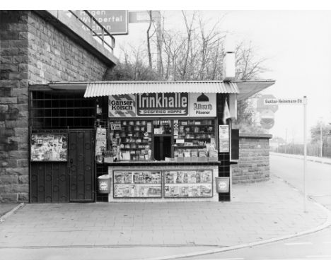 (See English version below)Tata Ronkholz (Krefeld 1940 – 1997 Hürth-Kendenich). Leverkusen, Gustav-Heinemann-Strasse, aus der