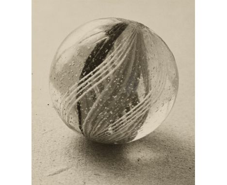 (See English version below)Elfriede Stegemeyer (Berlin 1908 – 1988 Igls/Innsbruck). „Glasma[u]rmel“. 1933Vintage. Silbergelat