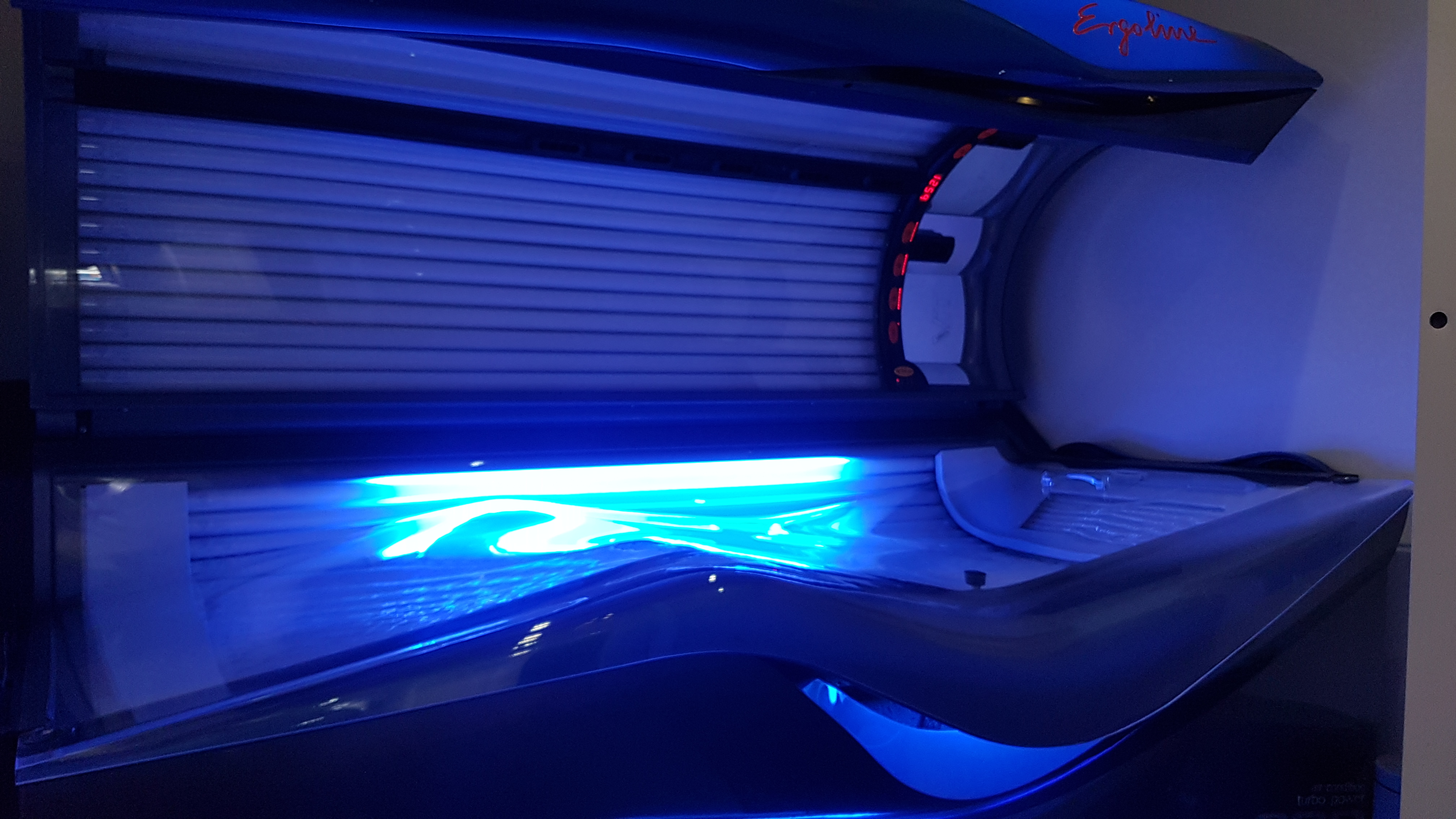Ergoline Avantgarde 600 Tanning Bed Lie Down Sunbed47 tubes 160W3 high
