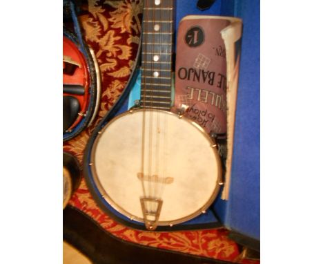 A vintage ukulele banjo in case