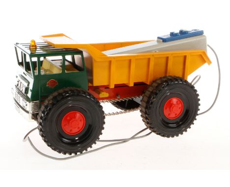 Gama Kipp-LKW Electric 5601, Blech/Kunststoff, mit Fernbedienung, Alterungsspuren, L 31, im OK, Z 2-3