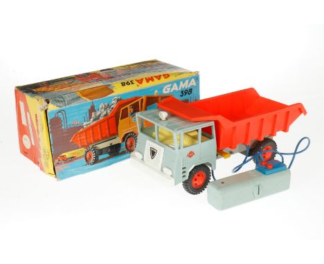 Gama Kipp-LKW 398, Blech/Kunststoff, mit Fernsteuerung, Alterungsspuren, L 30, im tw besch. OK, Z 2-3