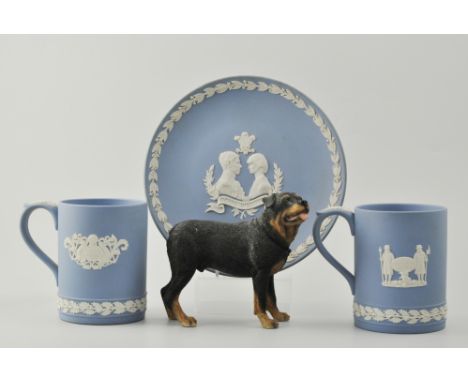 Wedgwood blue Jasperware tankard, Christmas 1973, height 11.5cm, another tankard Tower Bridge, golfing dishes, Christmas plat