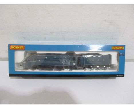 A boxed and unused Hornby railroad  Double O gauge LNER Class No 4468 A4 "Mallard"