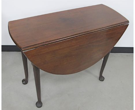 A Georgian mahogany circular drop flap gate leg table, raised on tapered rounded supports with pad feet, 37cm x 91cm x 102cm 