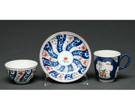 A Worcester Queen Charlotte pattern tea bowl and saucer and scale blue ground kakiemon coffee cup, c1770-1780, saucer 11.5cm 