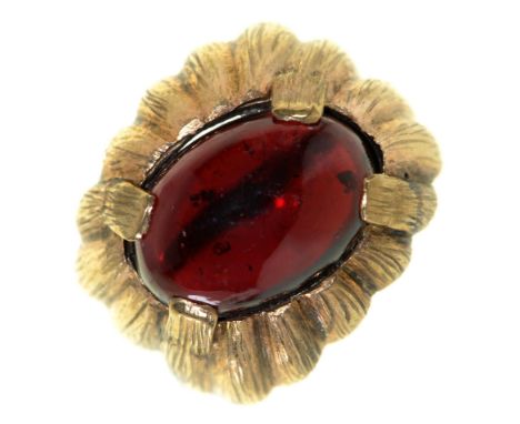 A red paste ring, in 9ct gold, London 1958, 8.6g, size L ConditionLight wear