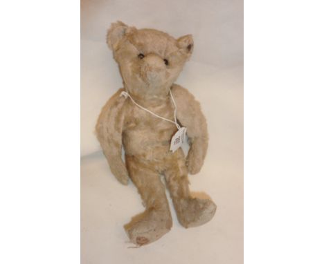 Early 1900s antique Steiff teddy bear with button in ear &amp; slight hump. Straw filled &amp; with inoperative growler. Appr