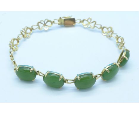 A 18ct gold and jade bracelet, 6.9g
