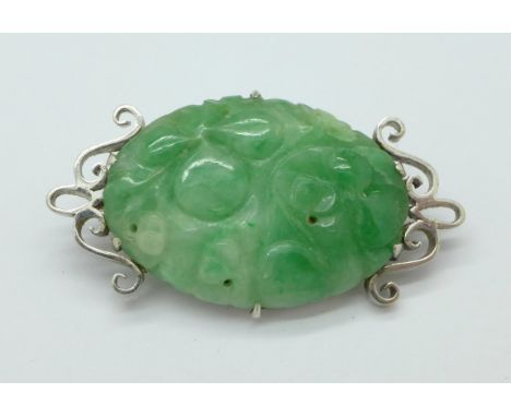 A jade brooch set in 9ct white gold, 7.4g (stone 26mm x 18mm)