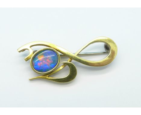 An 18ct gold, black opal Art Nouveau brooch, 5.3g